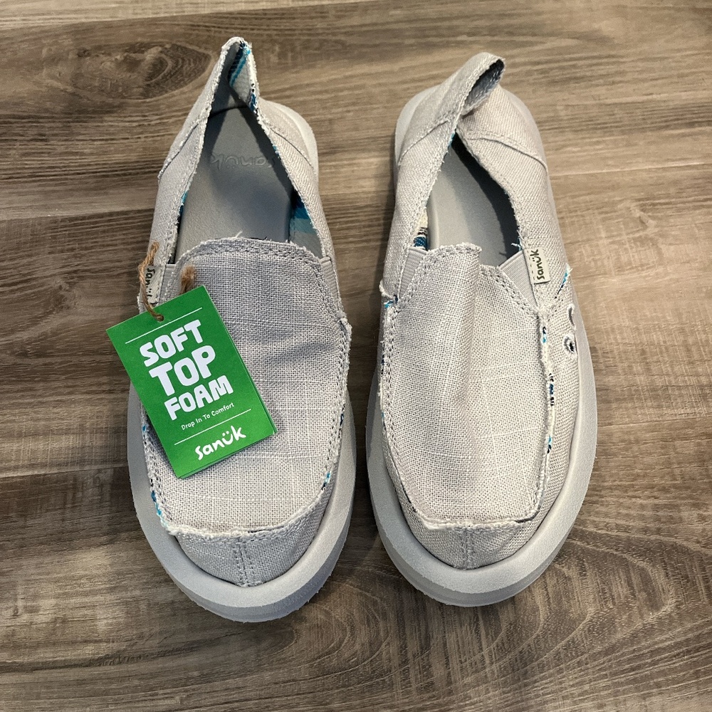 Sanuks shoes